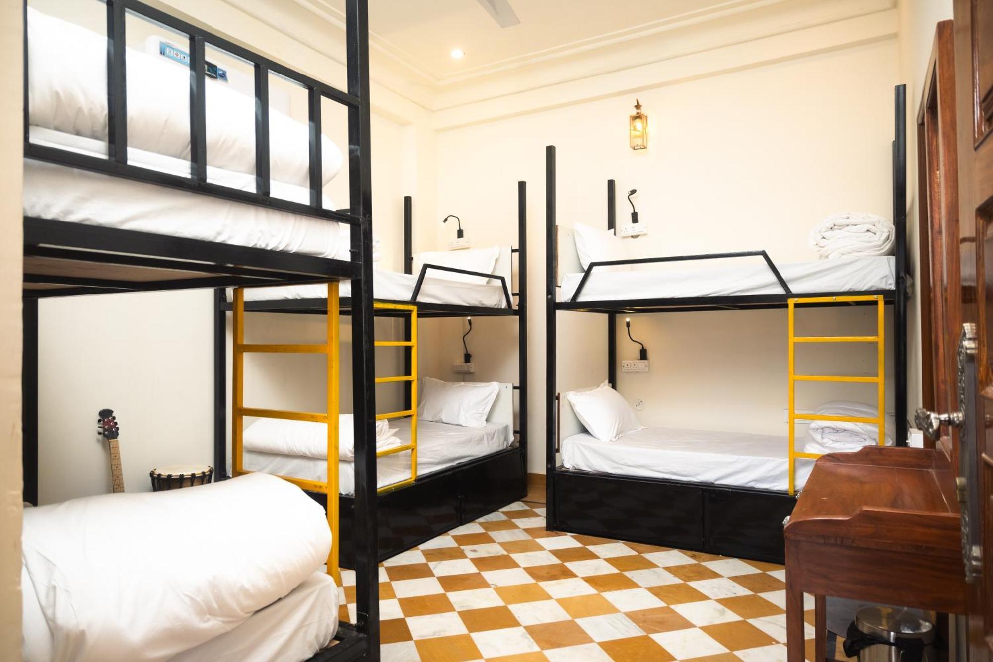 Banana Hostel Puškar Exteriér fotografie
